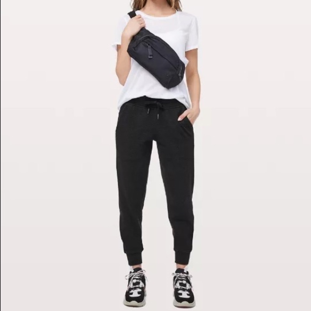 Lululemon Warm Down Jogger in Black size 2